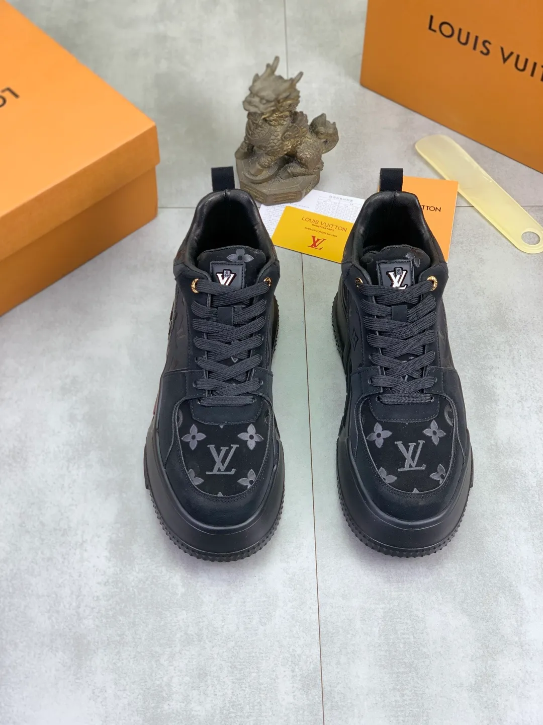 Men's men's shoes 💰P440 new style 💶【LOUIS VUITTON) new high top🍀LV Louis Vuitton *—— LV classic high top trendy shoes! Made of imported original soft calfskin, water-dyed pigskin lining. Original wear-resistant rubber outsole! High quality products! Code number: 38-44 Color: 2️⃣colors available